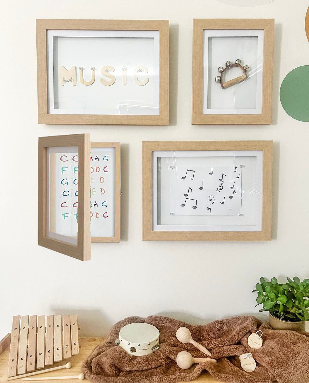 Brilliant_frames_front_opening_picture_frame_magnetic_whiteboard